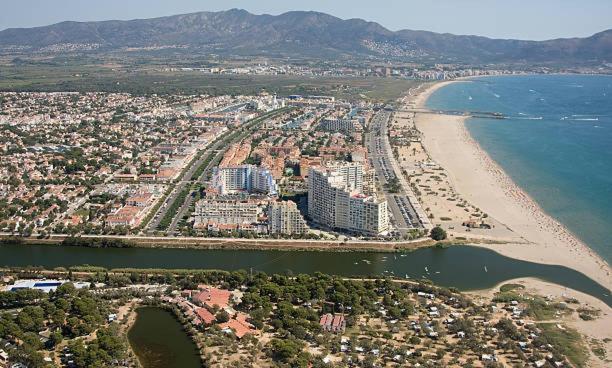 Charmante Maison Coeur De Ville 650M Plage เอมปูเรียบราบา ภายนอก รูปภาพ